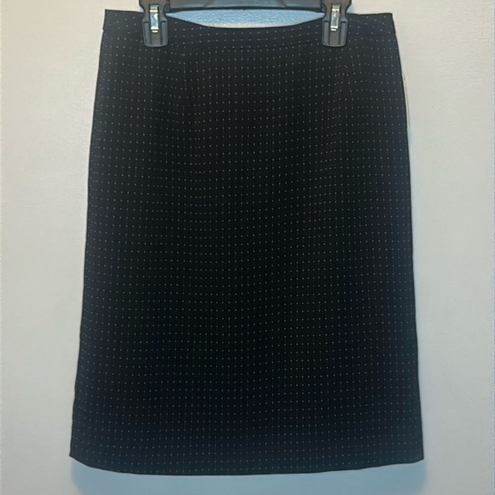 - "NWT" Kate Hill Pinstripe Black‎ Pencil Skirt- Size 8 Petite